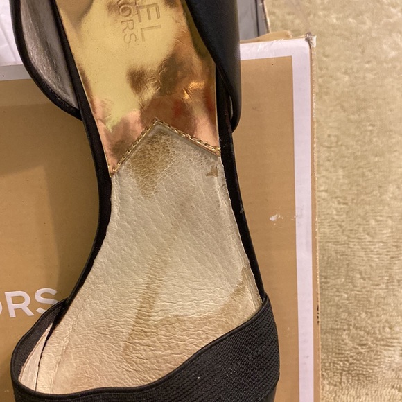 Michael Kors Black Pumps-9.5M - Picture 3 of 9